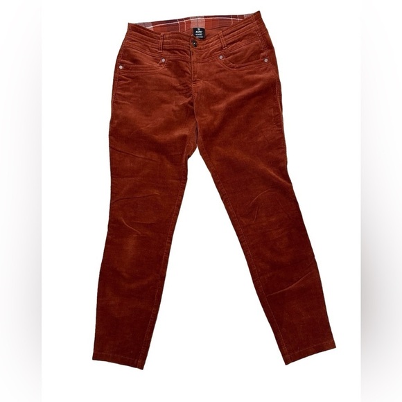 Kuhl Born In The Mountains Burgundy Pants Slim Fit Women’s Size 8 short - Picture 2 of 7